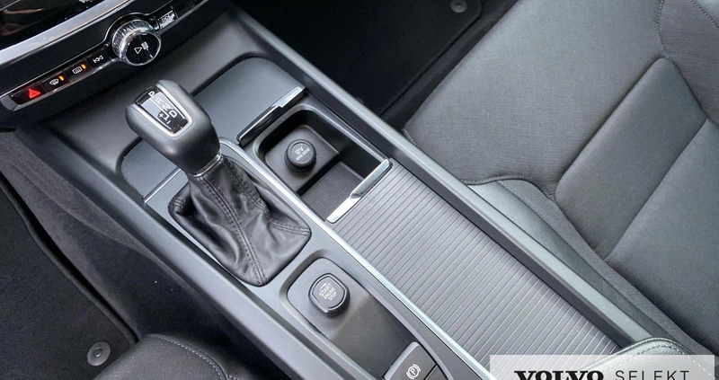 Volvo V60 cena 99999 przebieg: 135677, rok produkcji 2019 z Nekla małe 326